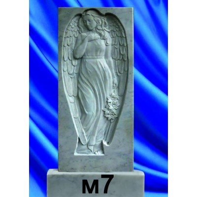 Памятник с ангелом из мрамора
