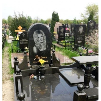 Памятник из гранита для женщины