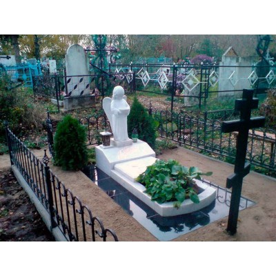 Памятник с ангелом для ребенка