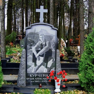 Вертикальный памятник с крестом для сына