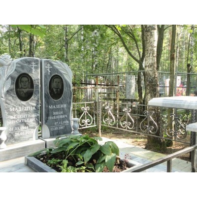 Двойной памятник из серого гранита
