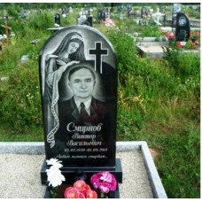 Памятник с гравировкой скорбящей матери и креста
