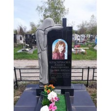 Памятник резной Скорбящая мать и крест