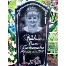 Памятник из гранита с гравировкой цветов Памятник из гранита с гравировкой цветов
