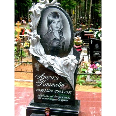 Памятник с резными лилиями