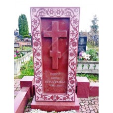 Прямой вертикальный памятник с крестом малиновый кварцит