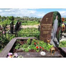 Памятник Скала с цветным портретом Памятник Скала с цветным портретом