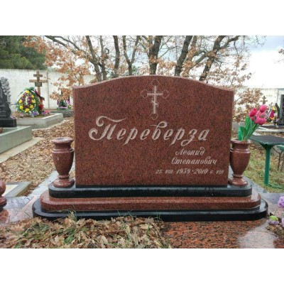 Двойной памятник из лезниковского гранита