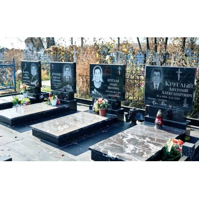 Семейный мемориальный комплекс для четверых