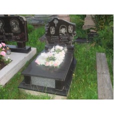 Гранитный памятник с розами для ребеночка Гранитный памятник с розами для ребеночка