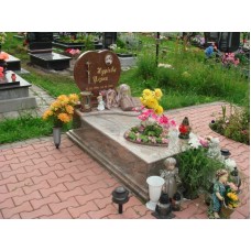 Детский памятник в форме сердца Детский памятник в форме сердца
