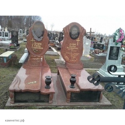 Двойной монумент из красного гранита