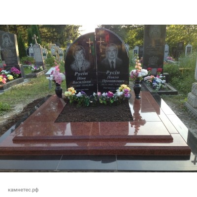 Родительский гранитные памятник с общей клумбой для цветов