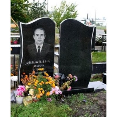 Резной гранитный памятник на двоих человек