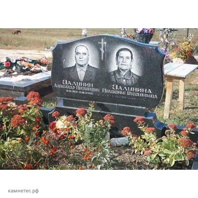 Фасонный надмогильный памятник на две могилы