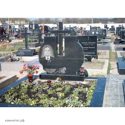 Двойной памятник с общим открытым надгробием