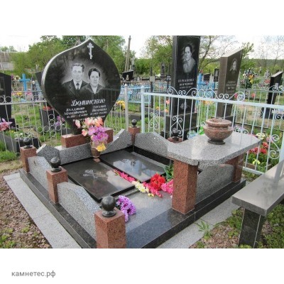 Ритуальный гранитный памятник для родителей