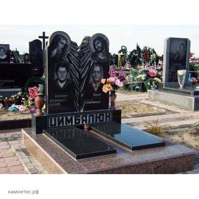 Двойной гранитный памятник c Божьей Матерью и Иисусом Христом