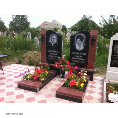 Двойной родительский монумент с фигурным надгробием