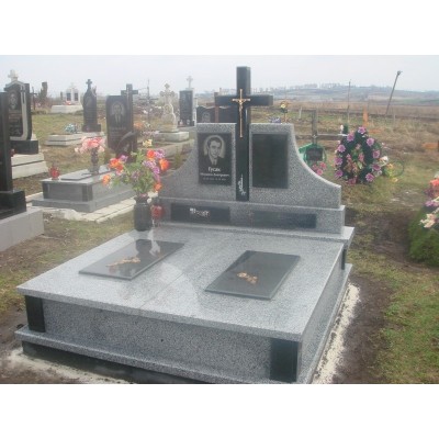 Двойной памятник для родителей
