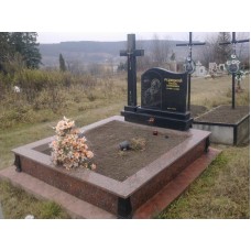 Одинарный памятник с большой клумбой Одинарный памятник с большой клумбой