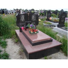 Двойной памятник с общей надгробной плитой Двойной памятник с общей надгробной плитой