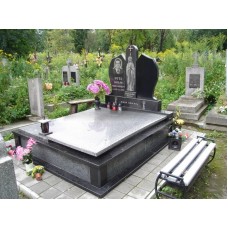 Эксклюзивный памятник с изображением Божьей Матери Эксклюзивный памятник с изображением Божьей Матери