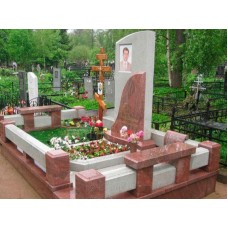 Эксклюзивный гранитный памятник для мужчины Эксклюзивный гранитный памятник для мужчины