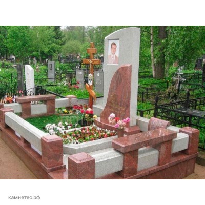 Эксклюзивный гранитный памятник для мужчины