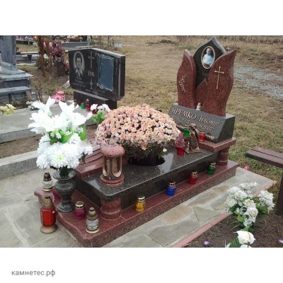 Эксклюзивный памятник с гранитными лепестками
