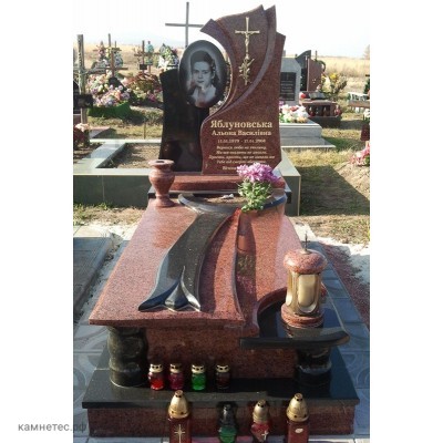 Эксклюзивный памятник со стелой в форме овала