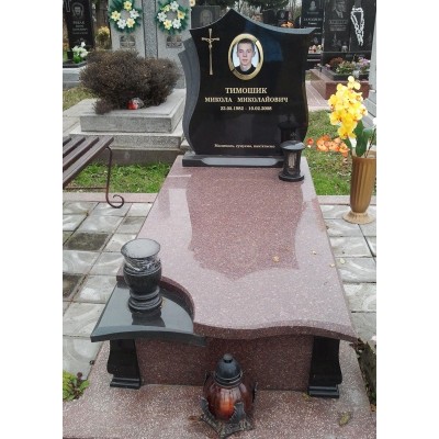 Надмогильный памятник на могилу сына