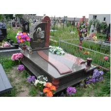 Эксклюзивный памятник из зеленого гранита Эксклюзивный памятник из зеленого гранита