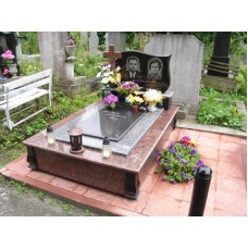 Надмогильный памятник родителям Надмогильный памятник родителям