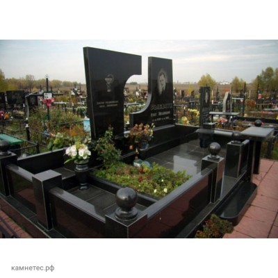 Элитный мужской памятник в черном цвете