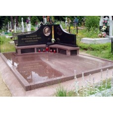 Гранитный памятник премиум класса для мужчины Гранитный памятник премиум класса для мужчины