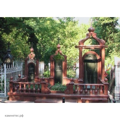 Элитный красный памятник с куполом