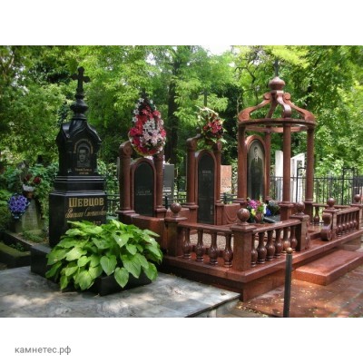 Современный элитный памятник из гранита с куполом