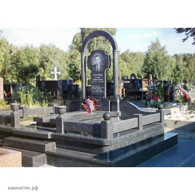 Элитный памятник в форме креста с аркой