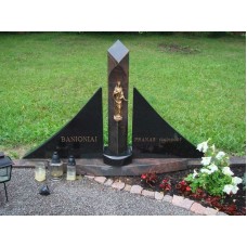 Европейский памятник с Девой Марией Европейский памятник с Девой Марией