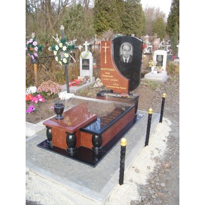 Католический памятник из натурального гранита