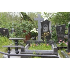 Крест из серого гранита на двойной памятник Крест из серого гранита на двойной памятник