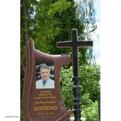Оригинальный гранитный крест на памятник