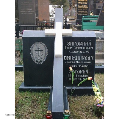Православный памятник в форме креста