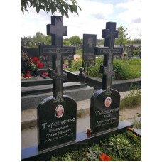 Памятник в виде креста с распятием Памятник в виде креста с распятием
