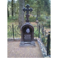 Надгробный памятник с крестом из гранита
