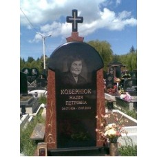 Гранитная стела с крестом сверху Гранитная стела с крестом сверху