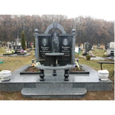Гранитный памятник на двоих с открытыми надгробиями Гранитный памятник на двоих с открытыми надгробиями