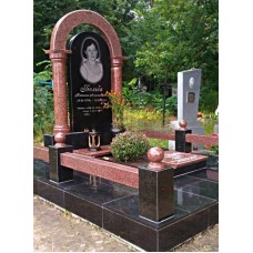 Памятник с колоннами на могилу женщине Памятник с колоннами на могилу женщине