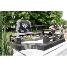 Памятник близнецам из натурального гранита